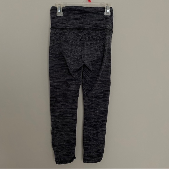 Aerie Chill. Play. Move. 3/4 Crop Gray Leggings - Picture 4 of 10
